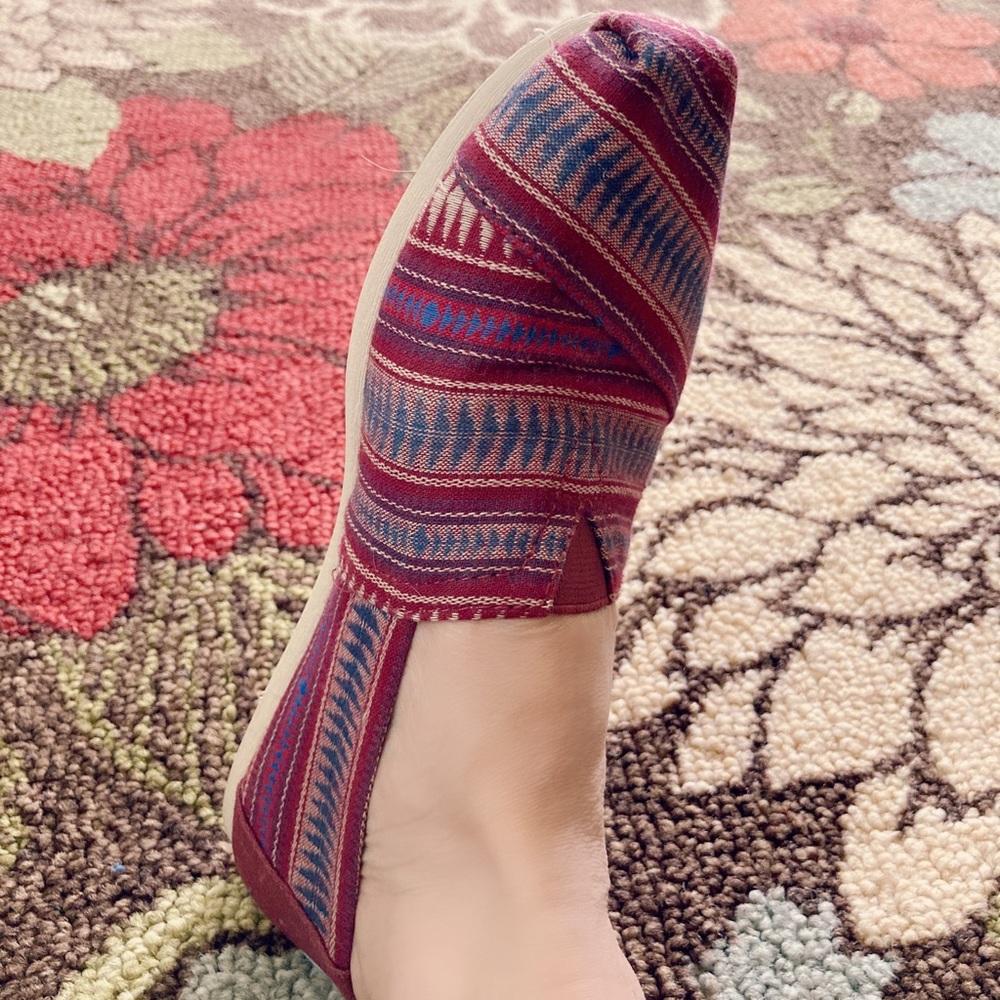 Toms slip ons